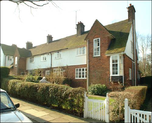 089 Erskine Hill